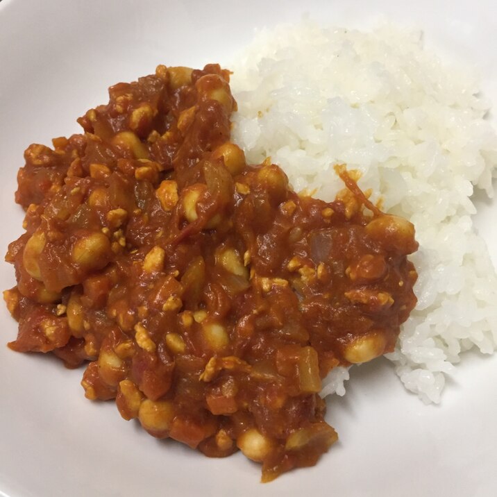 トマト缶と大豆水煮のカレーライス